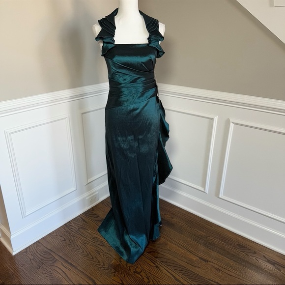 JS Collections Green  Evening Gown Size 4 - Picture 1 of 8